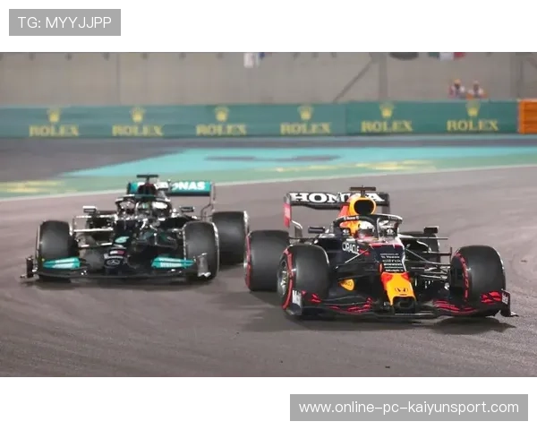 F1赛季收官战：维斯塔潘稳夺总冠军，汉密尔顿痛失机会