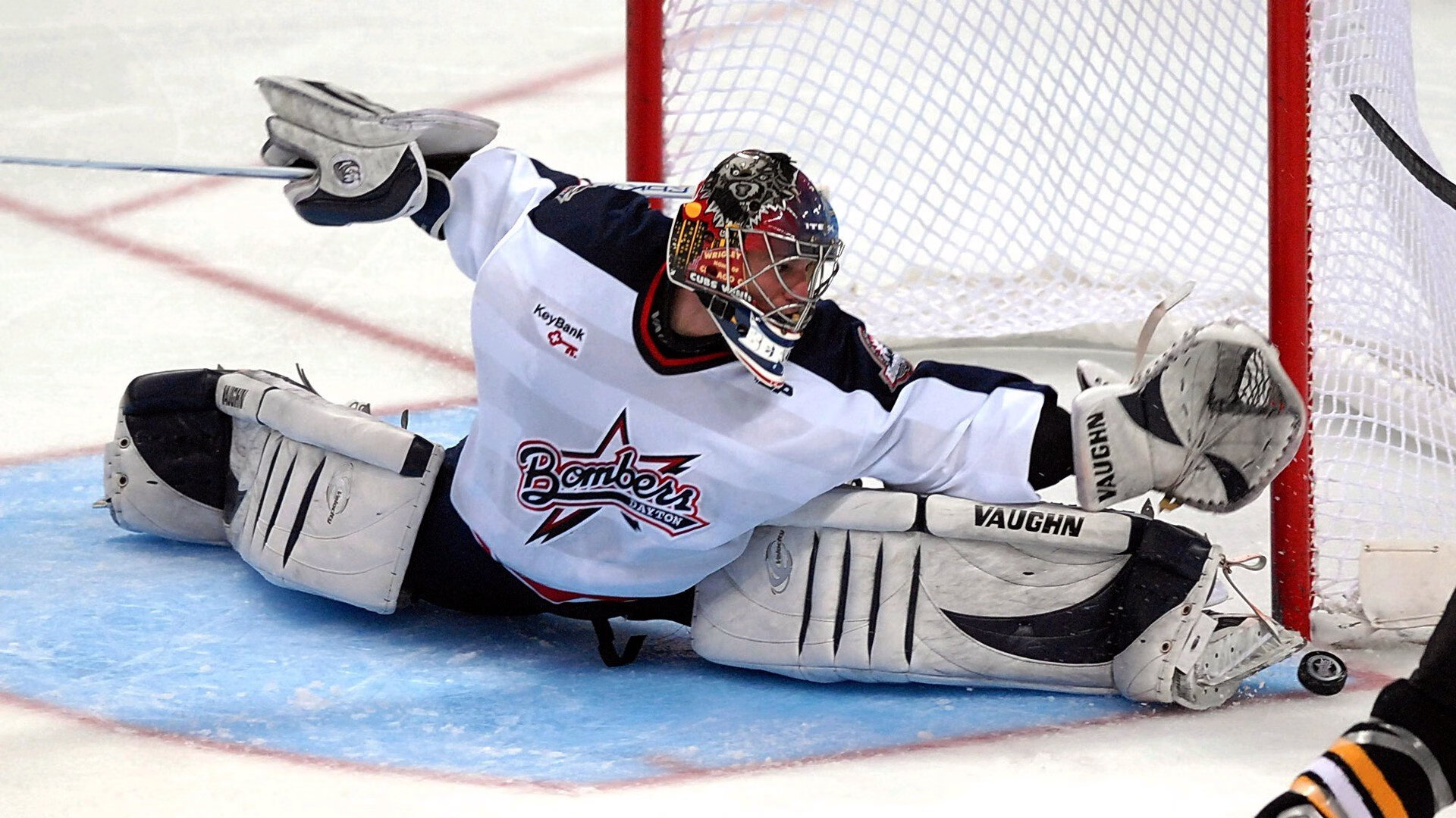 kaiyun电竞-湖人队追逐季后赛梦，拼劲十足，湖人主场时隔8年再迎季后赛